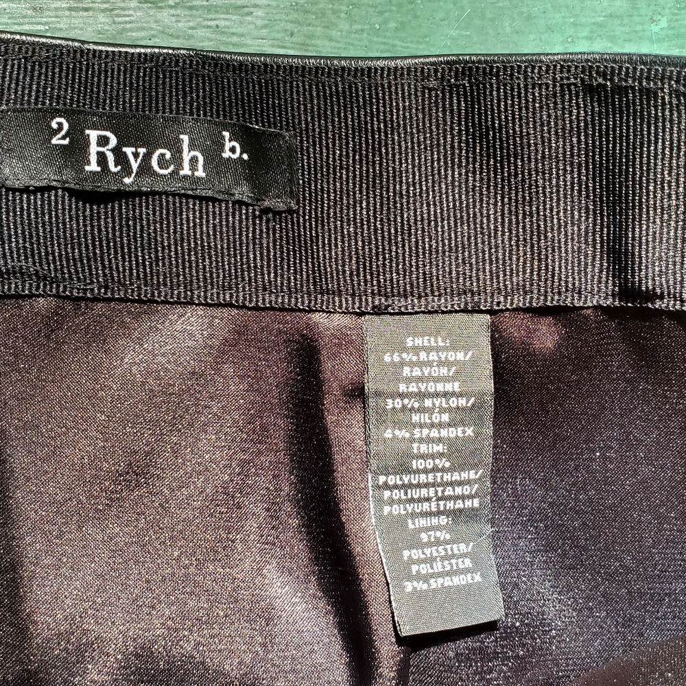 2b.Rych Skirt - Picture 7 of 7
